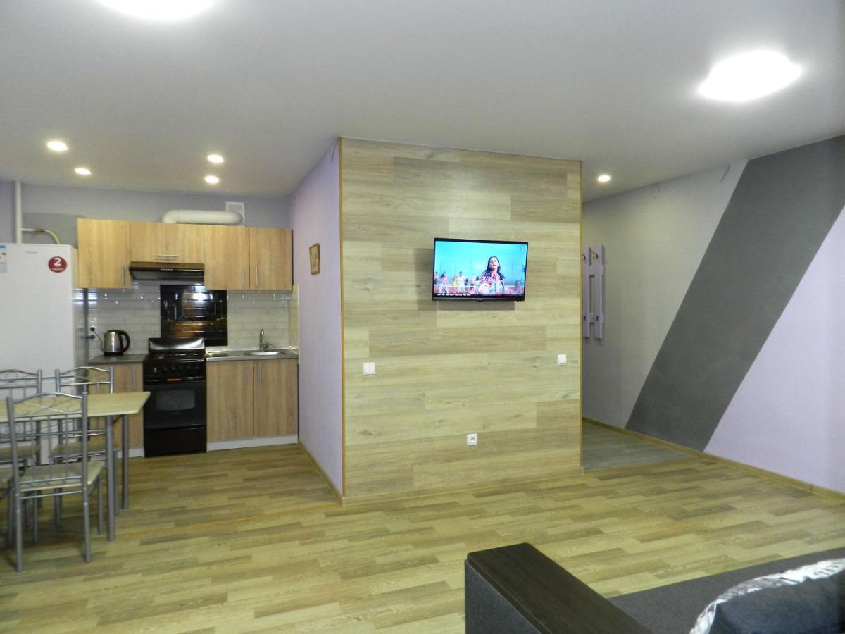 Zaporizhia 3-Room Apartment Near Inturist On Sobornyi Avenue 156, By Grandhome מראה חיצוני תמונה