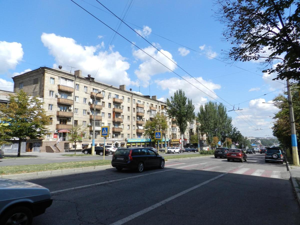Zaporizhia 3-Room Apartment Near Inturist On Sobornyi Avenue 156, By Grandhome מראה חיצוני תמונה